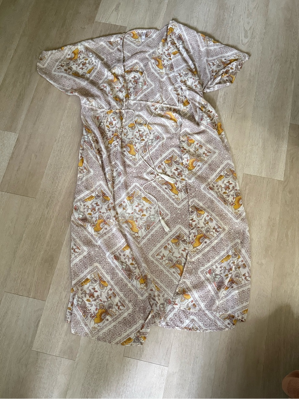 Printed Short-Sleeve Drawstring kimono in Cream and Yellow